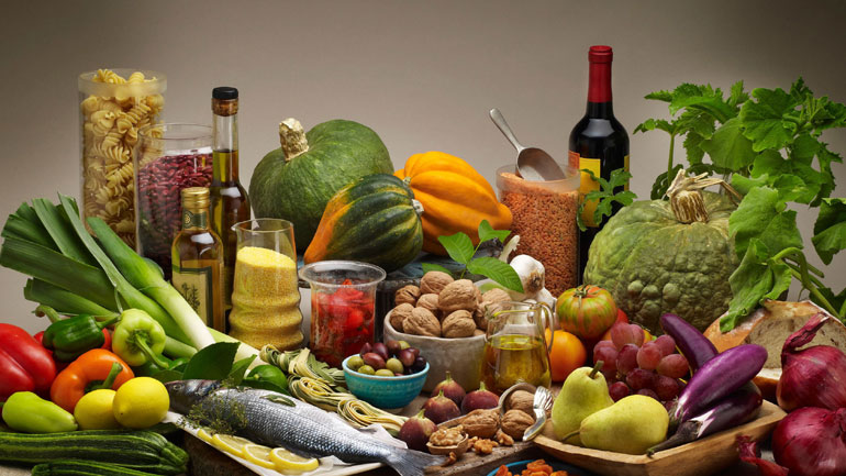 Η μεσογειακή διατροφή μειώνει τον κίνδυνο για την καρδιά Η μεσογειακή διατροφή μειώνει τον κίνδυνο για την καρδιά